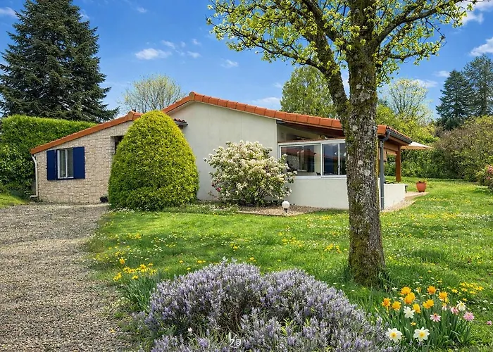 Ferienhaus In De Groene Heuvels De Charente Voorzien 3 Slaapkamers En 2 Badkamers Ecuras